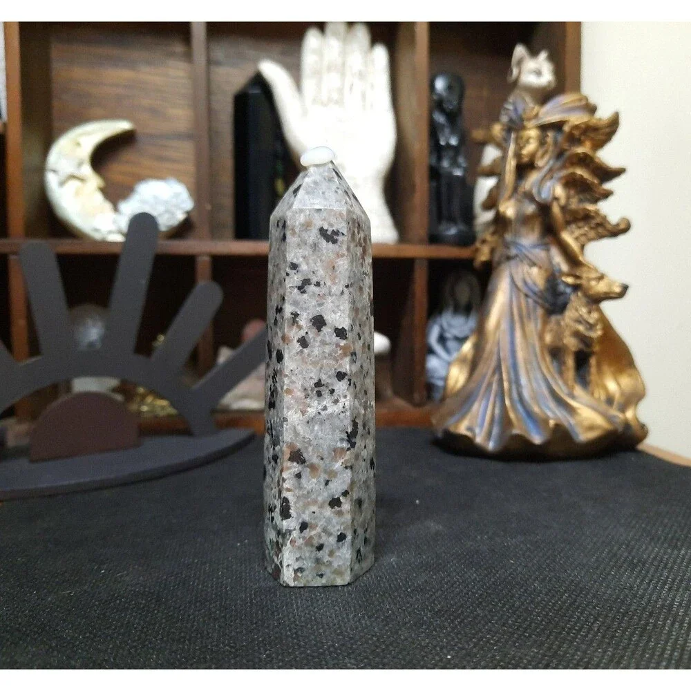 UV Reactive Yooperlite Crystal Tower - Picture 5 of 6